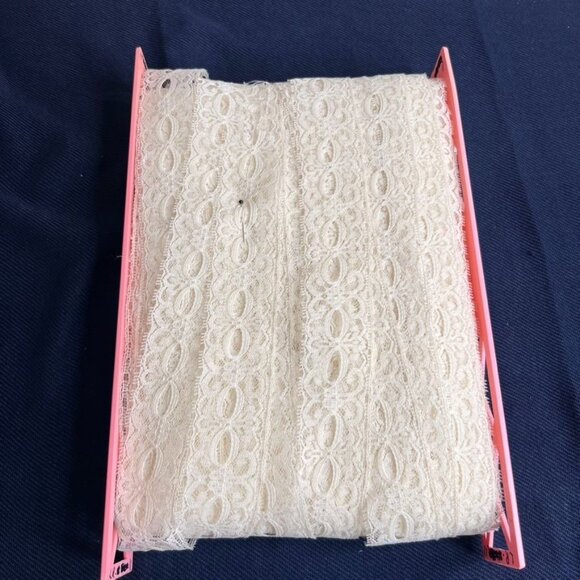 Vintage Off White Lace Trim 1.5 Inch Wide ~ New WITHOUT Tags - Picture 1 of 6